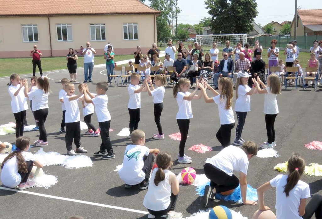 Izdvojeno odeljenje OŠ „Jevrem Obrenović“ u Mišaru dobilo dva sportska terena