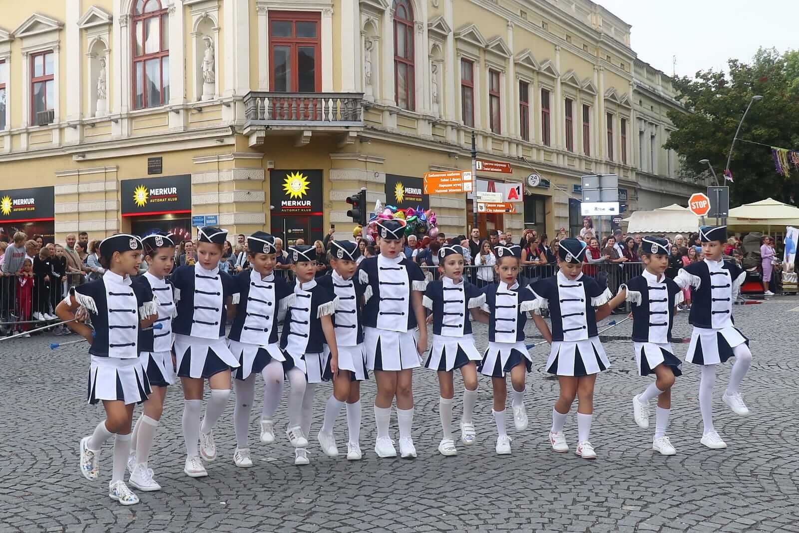 Dečiji karneval osnovaca oduševio građane