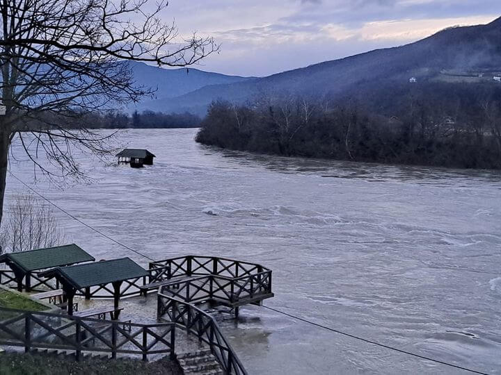 Vanredna odbrana od poplava i na Drini