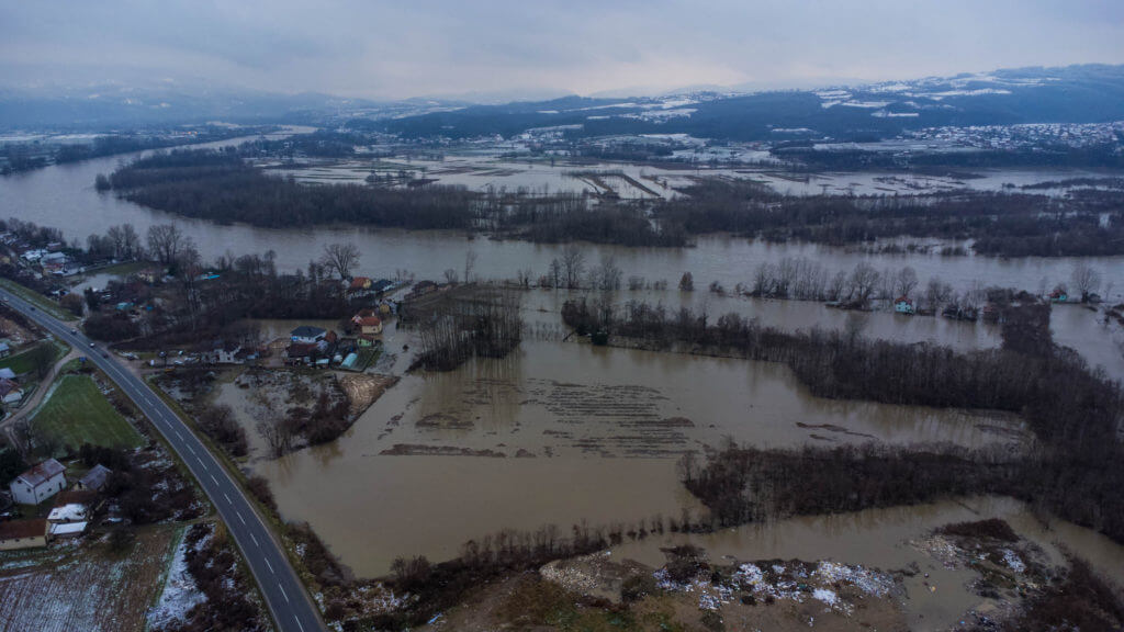 Loznica : Drina poplavila vikend naselja